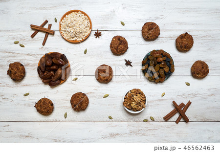 Oatmeal cupcakes with dates, raisins and cardamom. Oatmeal cupcakes with dates, raisins and cardamom. 46562463