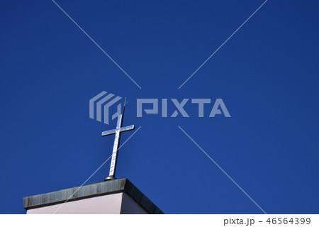 十字架と避雷針 46564399