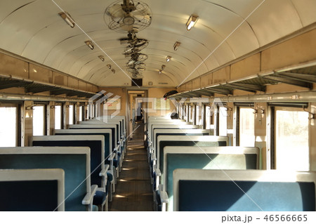 大井川鐡道 SL列車の車内(オハフ33) 大井川鐡道 SL列車の車内(オハフ33) 46566665