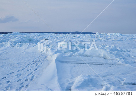 北海道網走市北浜 オホーツク海の流氷の写真素材