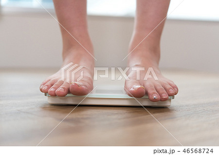 ダイエット 体重計 女性 ボディーパーツ ダイエット 体重計 女性 ボディーパーツ 46568724