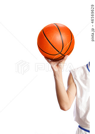バスケットボールを持つ男性の写真素材