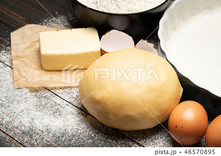 unrolled and unbaked Shortcrust pastry dough recipe on wooden background 46570895