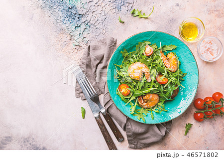 Fresh salad with arugula 46571802