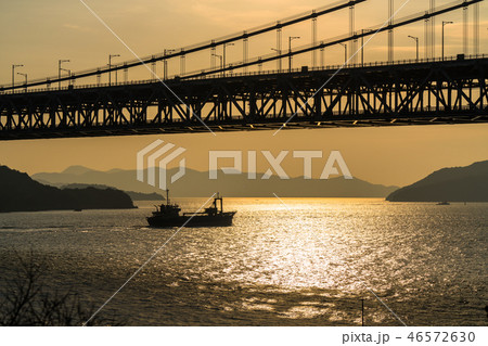 《岡山県》瀬戸内海・瀬戸大橋の夕景 46572630