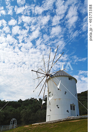 【小豆島】オリーブ公園のギリシャ風車(風車)コピースペース 【小豆島】オリーブ公園のギリシャ風車(風車)コピースペース 46575388