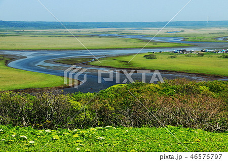 北海道霧多布湿原　琵琶瀬川の風景 46576797