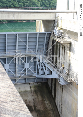 徳山ダムのラジアルゲートの写真素材