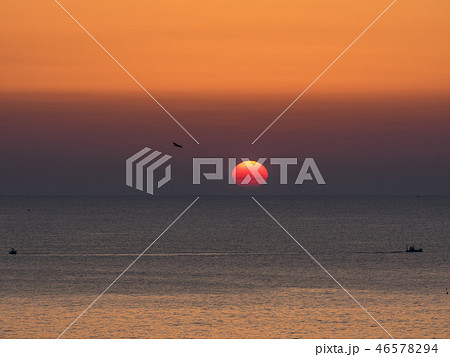 香住海岸の夕日 今子浦浜 香住海岸の夕日 今子浦浜 46578294