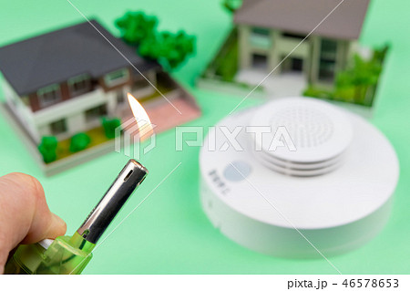 火災報知器 イメージ 住宅 火 ライター 炎 火災報知器 イメージ 住宅 火 ライター 炎 46578653