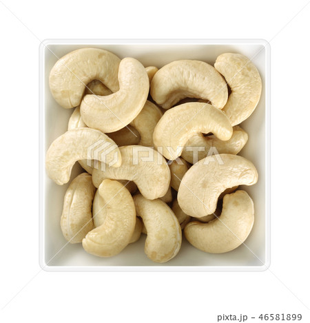 Raw cashews in square bowl 46581899