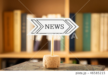 NEWS　ニュース　本棚　勉強　教養 46585215