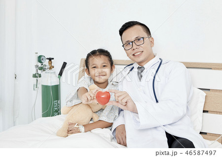 Young male doctor pediatrician checking girl Young male doctor pediatrician checking girl 46587497