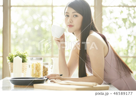 女性 リラックス 女性 リラックス 46589177