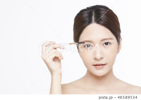 女性　ビューティーシリーズ　メイクアップ 46589534