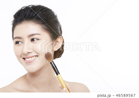 女性　ビューティーシリーズ　メイクアップ 46589567