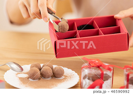 バレンタインデー　ラッピング 46590992