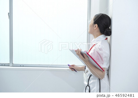 看護師 ナース 介護士 看護師 ナース 介護士 46592481