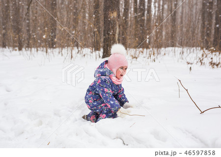 Childhood and nature concept - Adorable child playing in winter park 46597858
