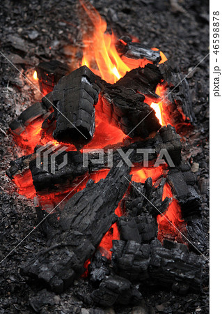 炭火 46598878