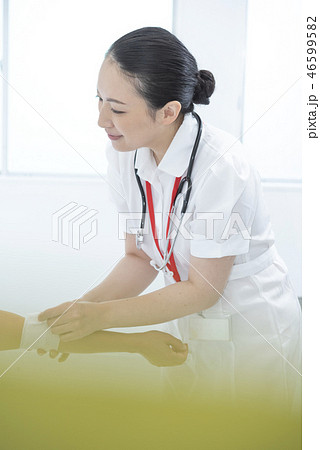 看護師 ナース 手当て 看護師 ナース 手当て 46599582