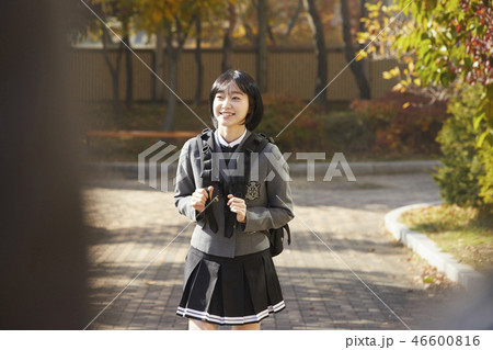 高校生 登下校 女性 46600816