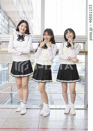 高校生 女子学生 ポーズ 46601155