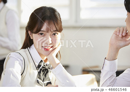 高校生 教室 女性 46601546