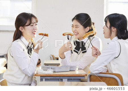 教室 トンカツ 女子学生 46601553