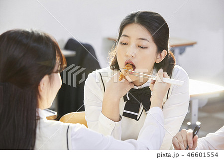 高校生 教室 女性 46601554