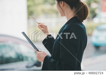 young woman 46602724