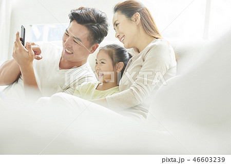 家族 ライフスタイル スマホ 家族 ライフスタイル スマホ 46603239