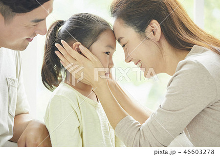 家族　ライフスタイル 46603278