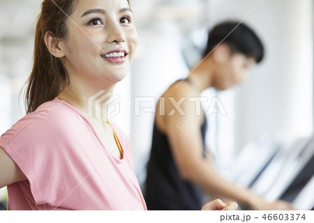女性　スポーツウェア　エクササイズ 46603374