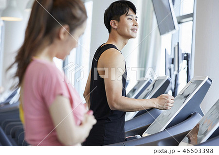 男性　スポーツウェア　トレーニング 46603398