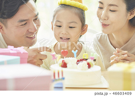 家族　ライフスタイル　誕生日 46603409