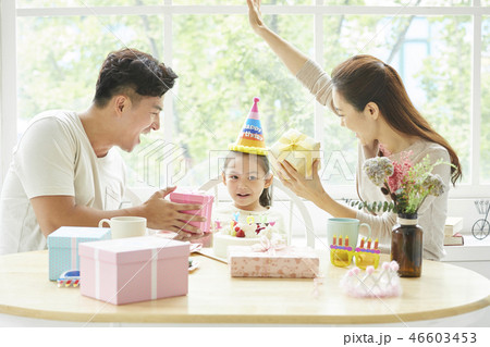 家族　ライフスタイル　誕生日 46603453