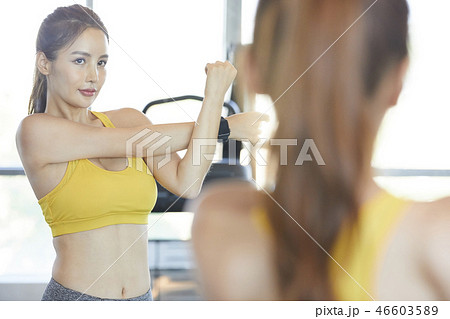 女性　スポーツウェア 46603589