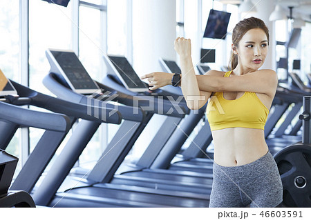 女性　スポーツウェア 46603591