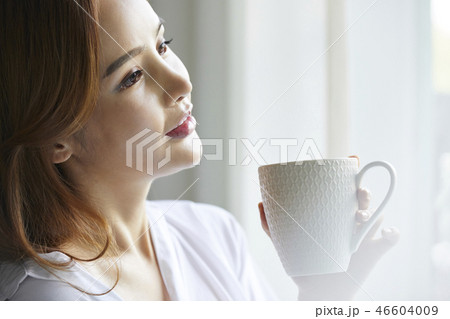 女性 リラックス 女性 リラックス 46604009