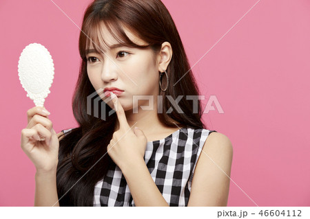 女性　ビューティーシリーズ　メイクアップ 46604112