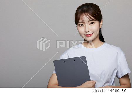 女性　ビューティーイメージ　カラーバック 46604364