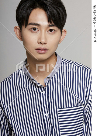 男性　ポートレートシリーズ　カラーバック 46604846