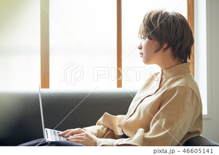 ショートカットの女性　ライフスタイル 46605141
