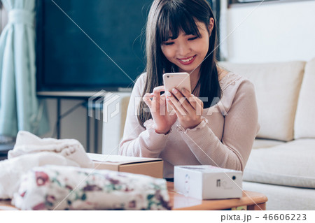 若い女性 若い女性 46606223