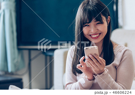 若い女性 若い女性 46606224
