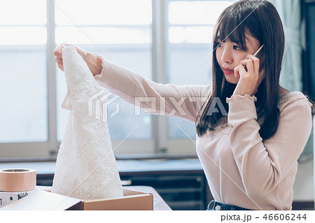 若い女性 若い女性 46606244