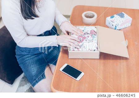 若い女性 若い女性 46606245