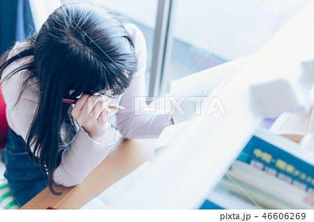 若い女性 若い女性 46606269