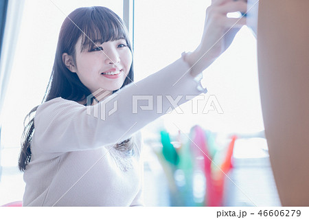 若い女性 若い女性 46606279